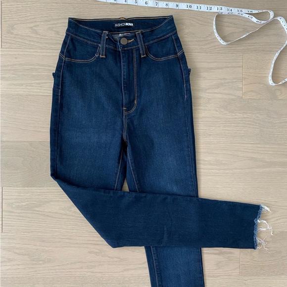 Super High Waist Jeans - Dark Wash - Picture 6 of 12